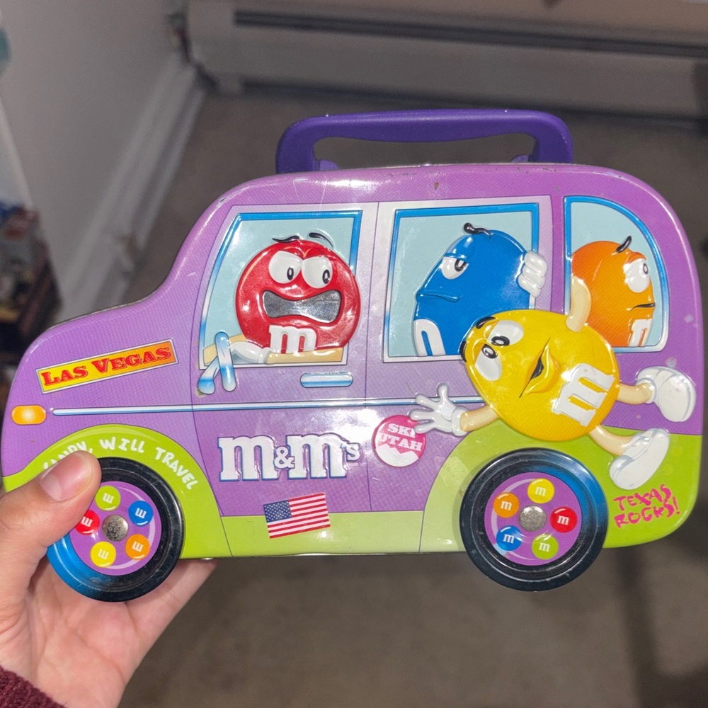 M&M's Vibrant lunchbox Van